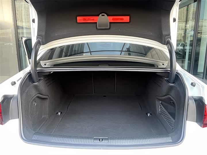 Фото 9 - Audi A4L