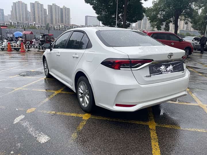 Фото 9 - Toyota Corolla