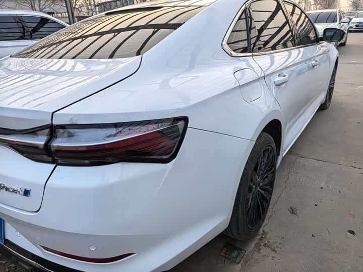 Фото 8 - Geely Preface L