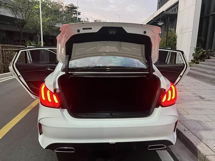 Фото 7 - MG Motor 5