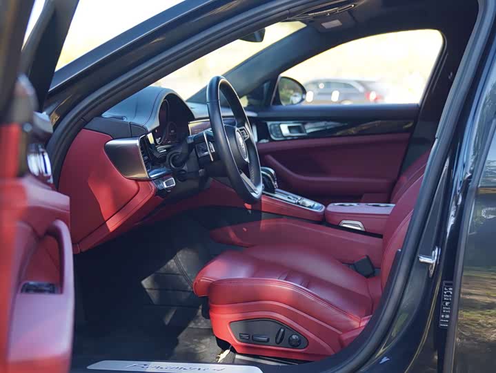 Фото 8 - Porsche Panamera