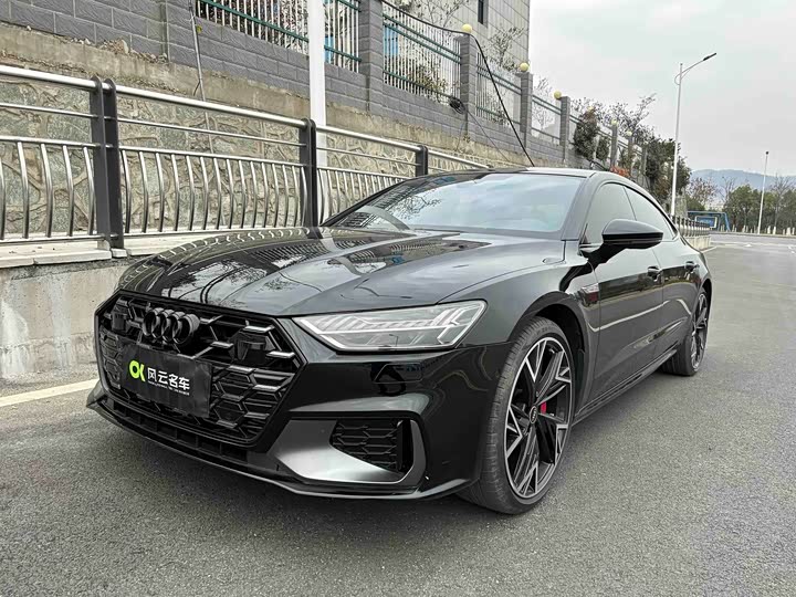 Фото 1 - Audi A7L