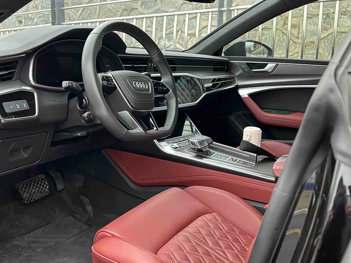 Фото 4 - Audi A7L