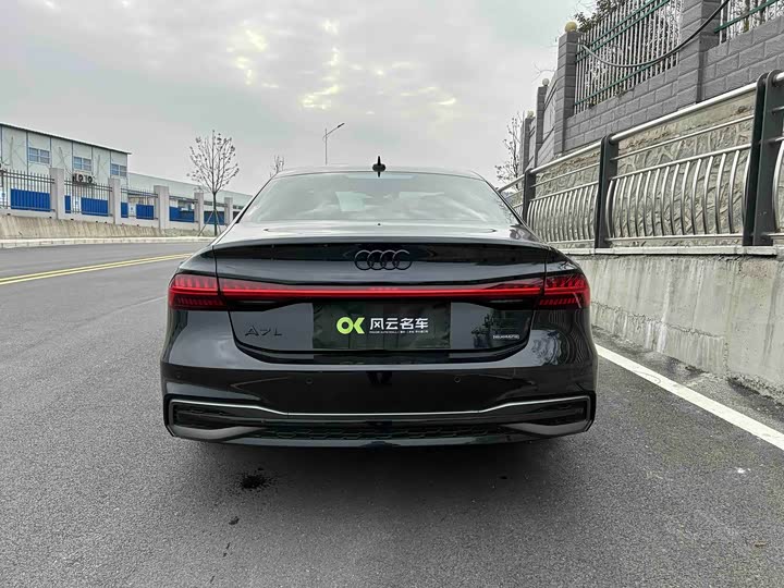 Фото 6 - Audi A7L