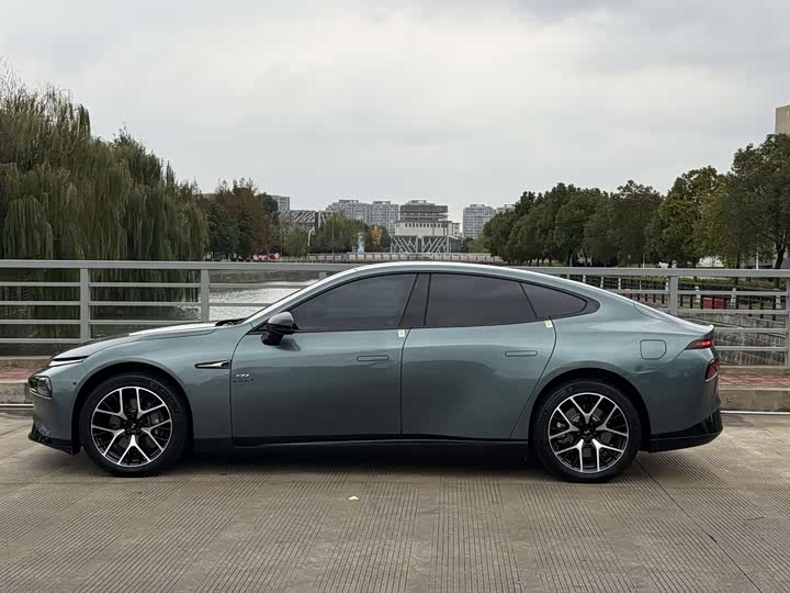 Фото 8 - XPeng P7