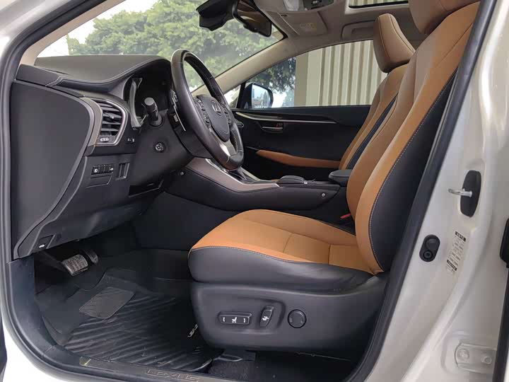 Фото 4 - Lexus NX