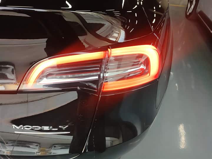 Фото 8 - Tesla Model Y