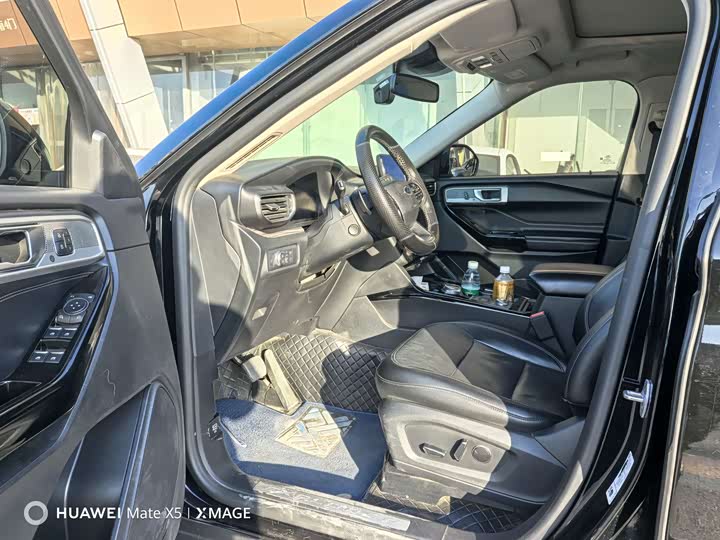 Фото 8 - Ford Explorer