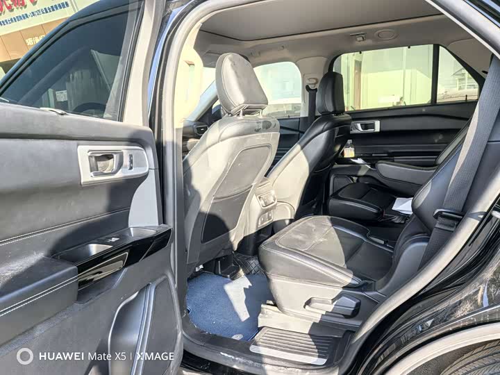 Фото 9 - Ford Explorer