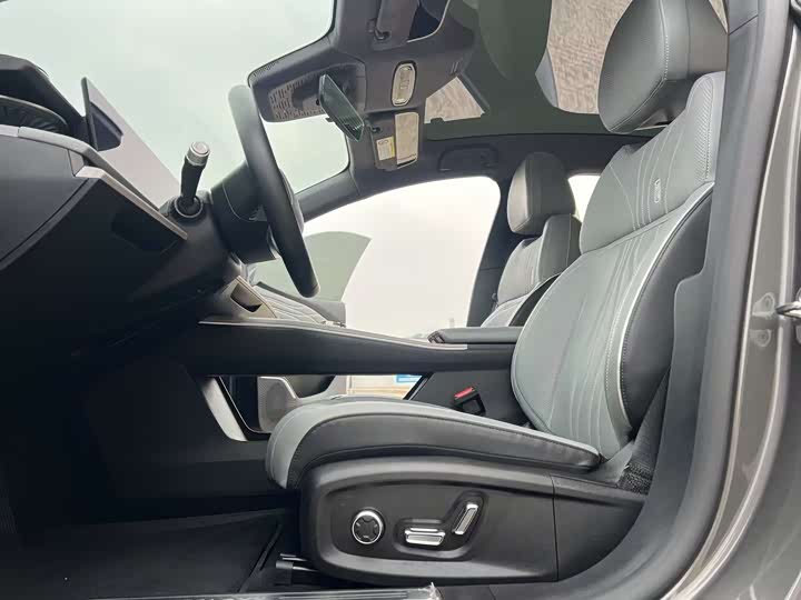 Фото 4 - Geely Galaxy E8