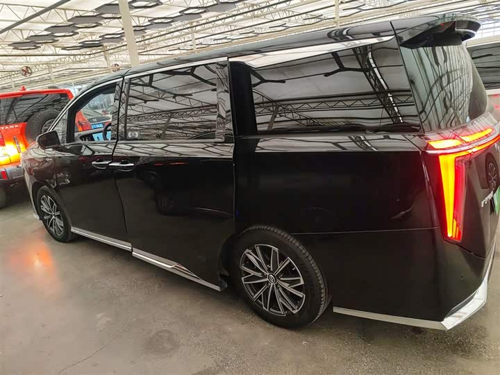 Фото 4 - GAC Trumpchi M8