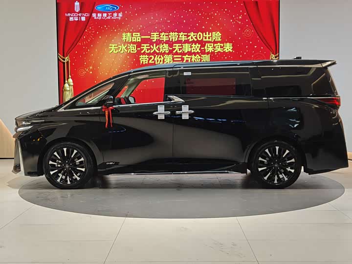 Фото 5 - Toyota Vellfire