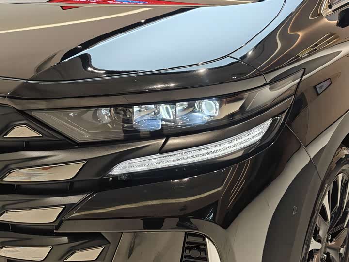 Фото 6 - Toyota Vellfire