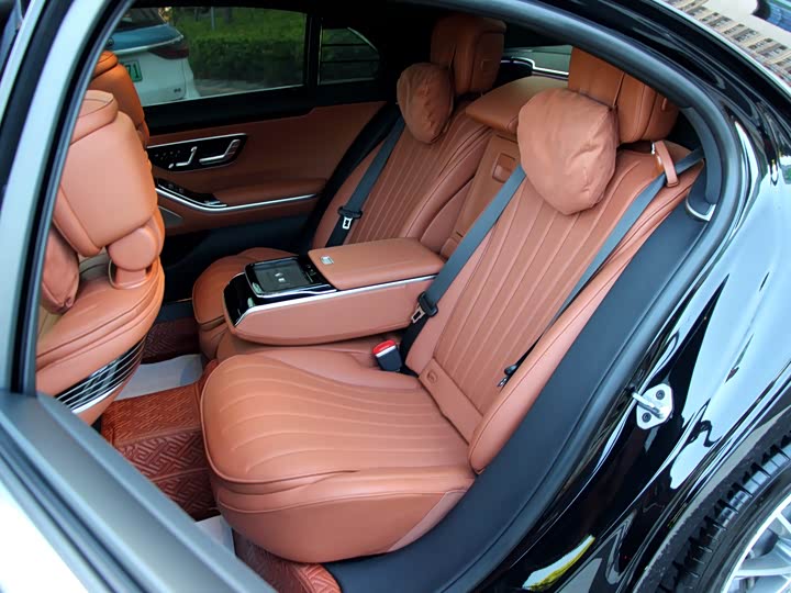 Фото 9 - Mercedes-Benz S-Class