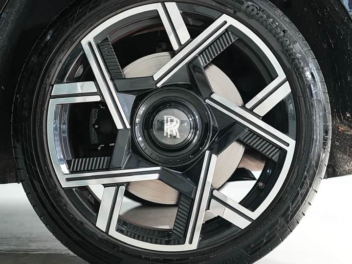 Фото 9 - Rolls-Royce Cullinan