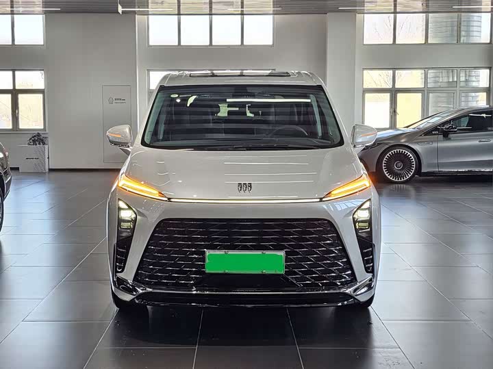 Фото 2 - Buick GL8 Hybrid