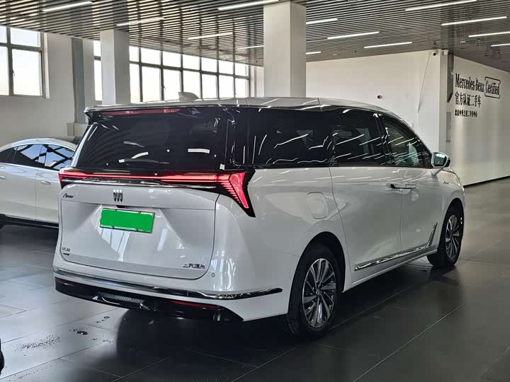 Фото 3 - Buick GL8 Hybrid