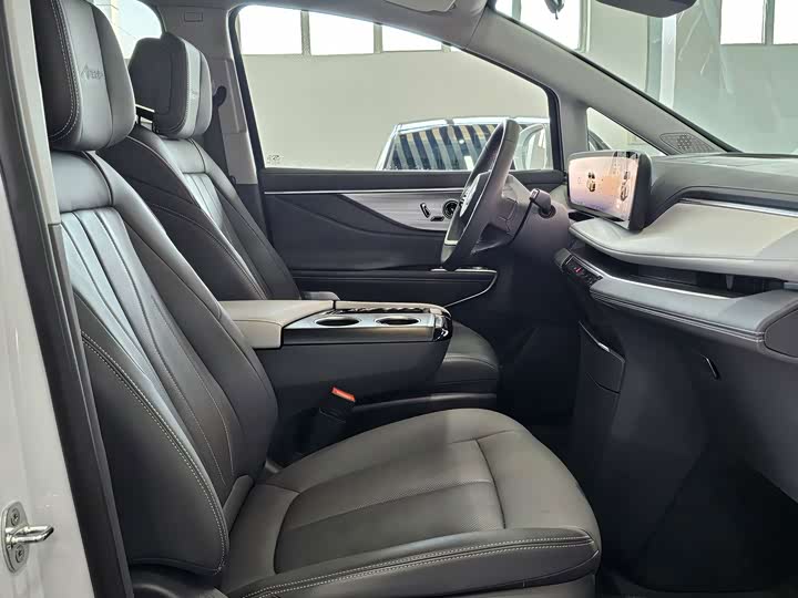 Фото 6 - Buick GL8 Hybrid