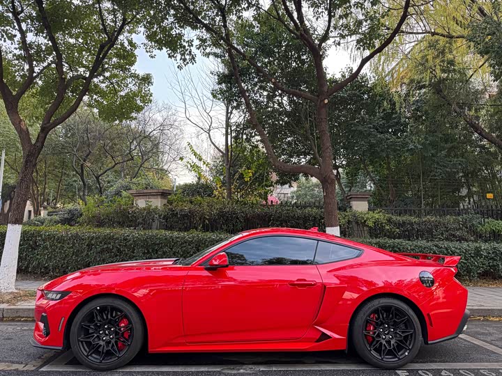 Фото 3 - Ford Mustang