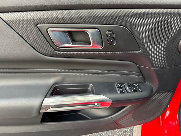 Фото 8 - Ford Mustang