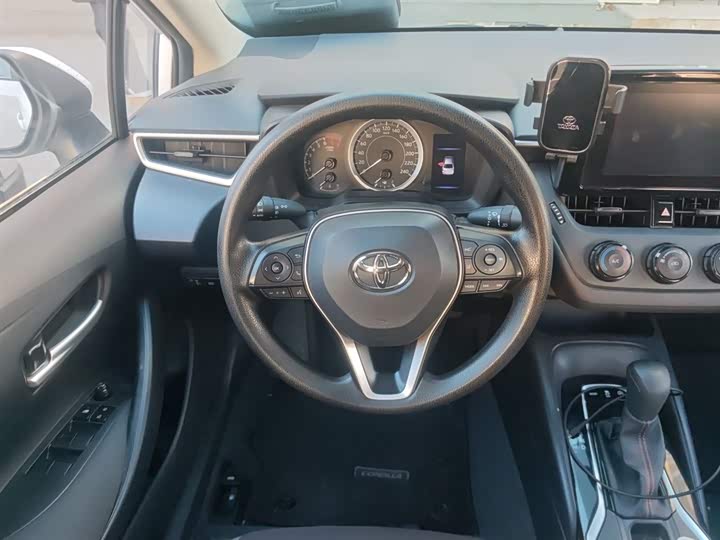 Фото 3 - Toyota Corolla