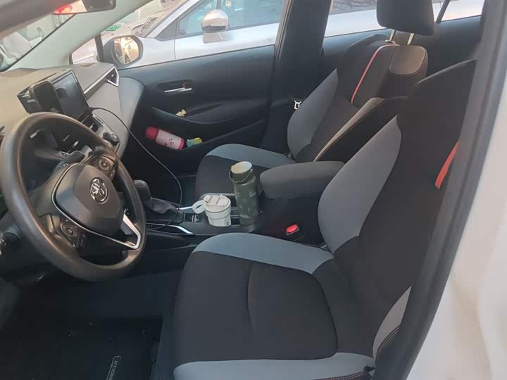 Фото 8 - Toyota Corolla