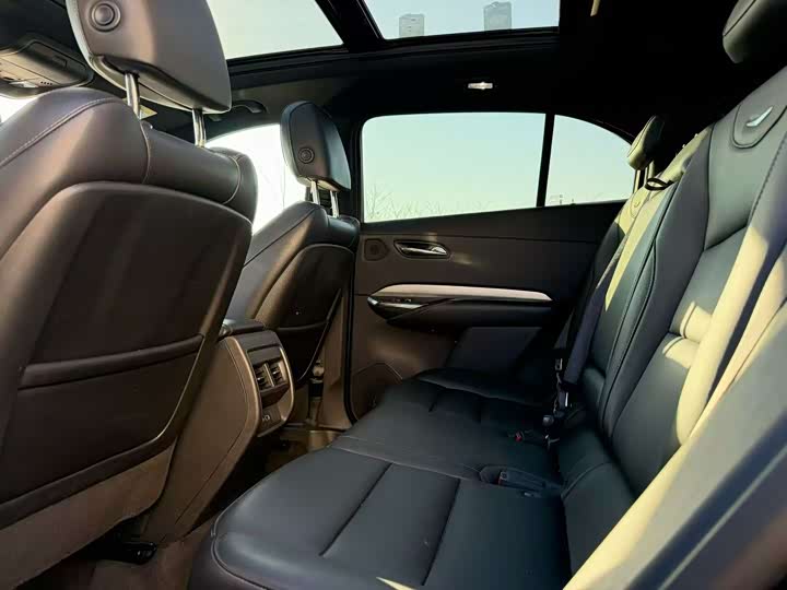 Фото 6 - Cadillac XT4