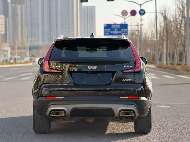 Фото 8 - Cadillac XT4