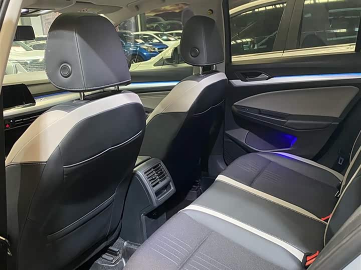 Фото 6 - Volkswagen Golf