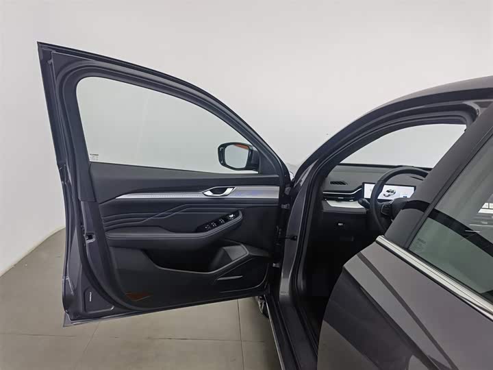 Фото 8 - Geely Preface