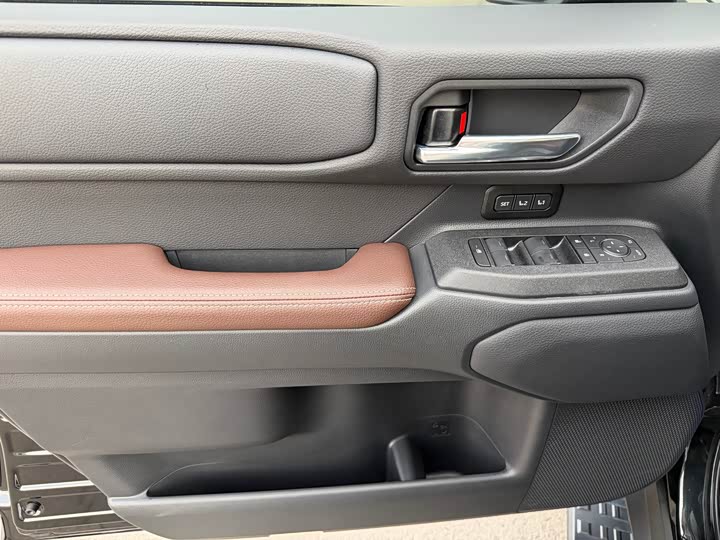 Фото 9 - Toyota Prado