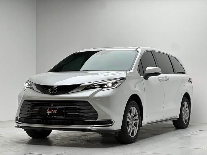 Фото 1 - Toyota Sienna