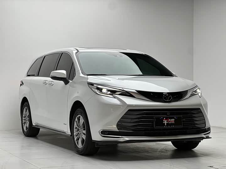 Фото 3 - Toyota Sienna