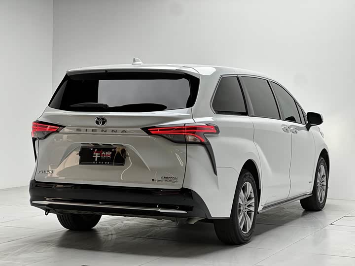 Фото 4 - Toyota Sienna