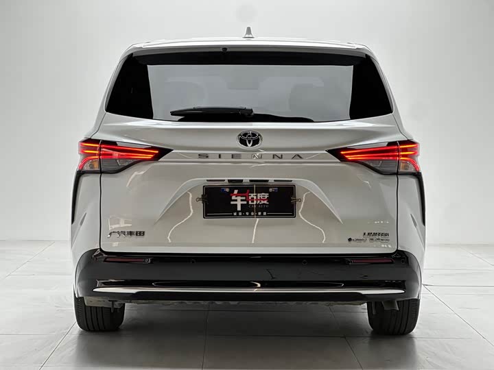 Фото 5 - Toyota Sienna