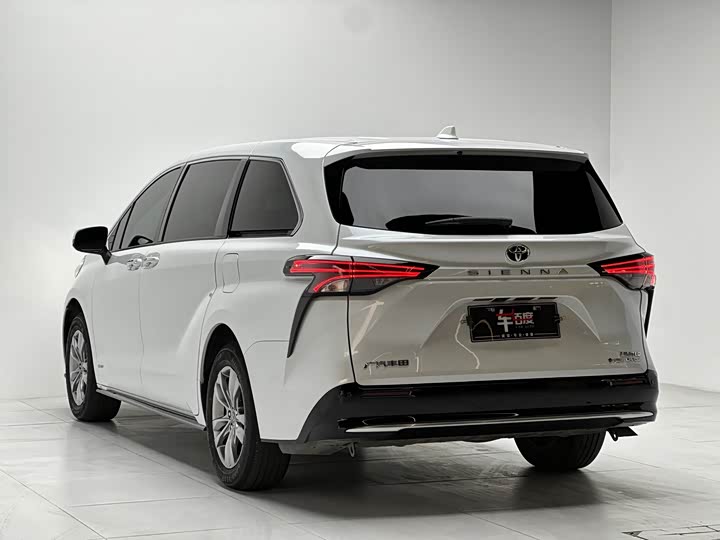 Фото 6 - Toyota Sienna