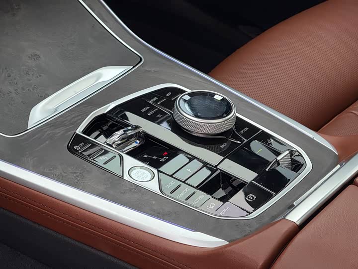 Фото 9 - BMW X7