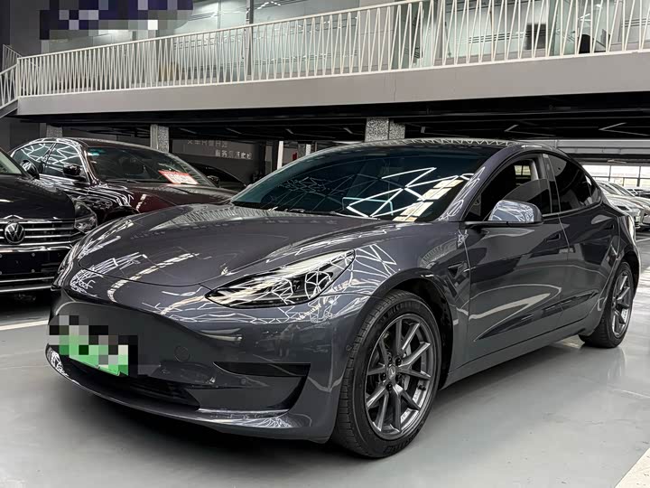 Фото 1 - Tesla Model 3