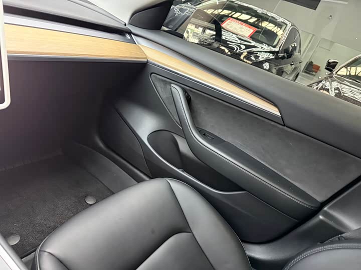 Фото 9 - Tesla Model 3
