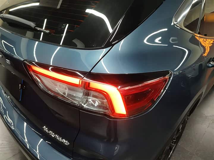 Фото 8 - Ford Escape