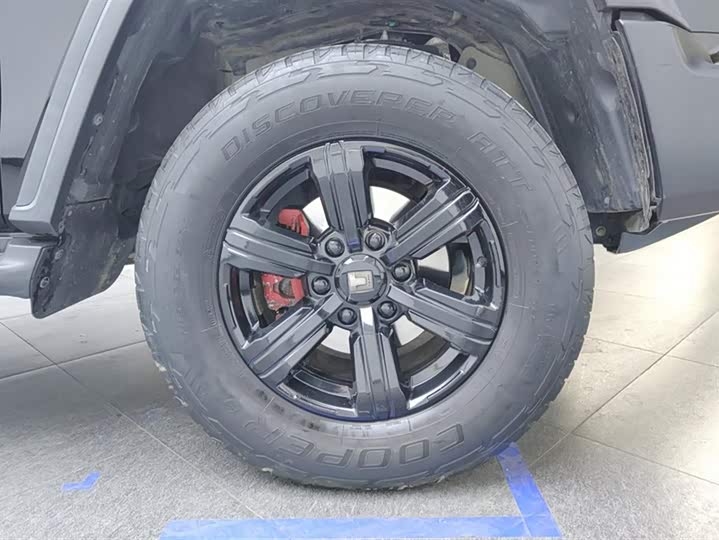 Фото 6 - Tank 300