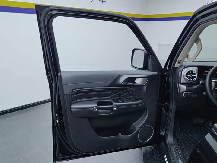 Фото 7 - Tank 300