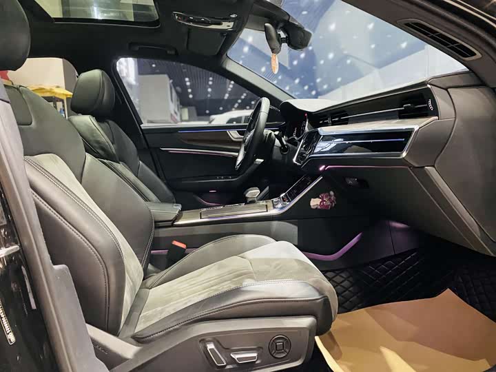 Фото 7 - Audi A6L