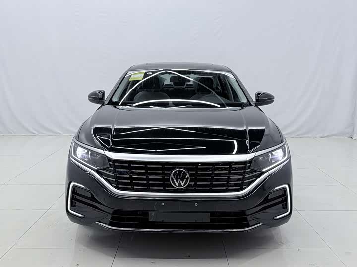 Фото 2 - Volkswagen Passat Hybrid