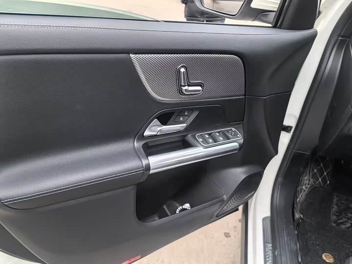 Фото 9 - Mercedes-Benz GLA-Class