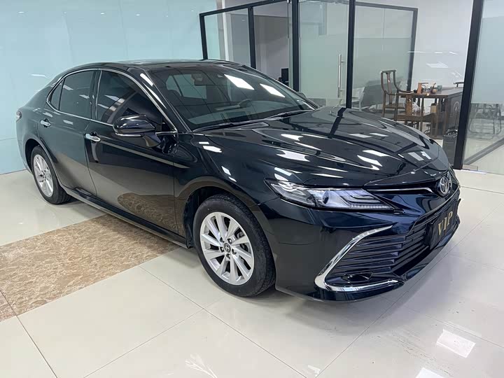 Фото 3 - Toyota Camry