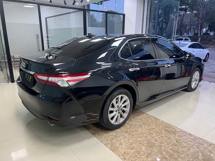 Фото 5 - Toyota Camry