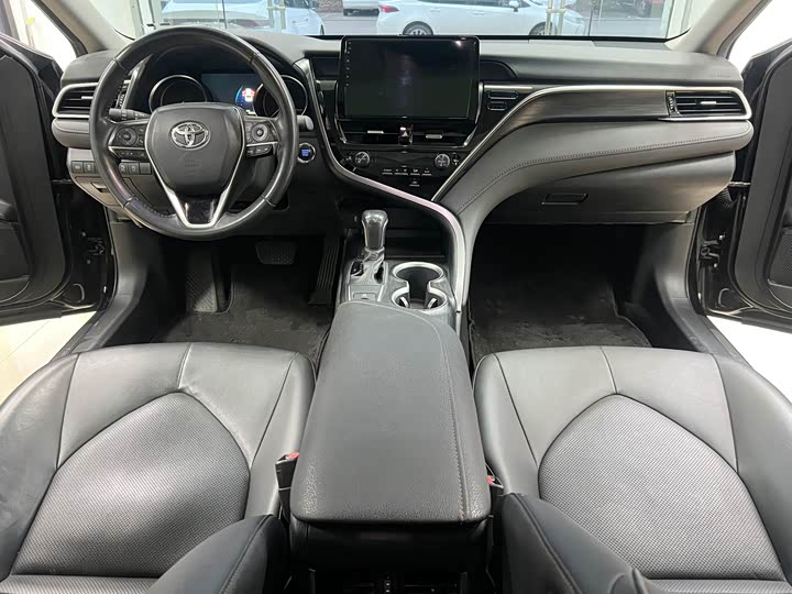 Фото 7 - Toyota Camry