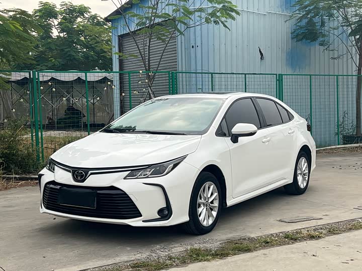 Фото 1 - Toyota Corolla