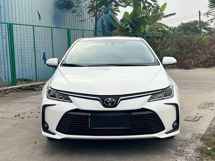 Фото 2 - Toyota Corolla